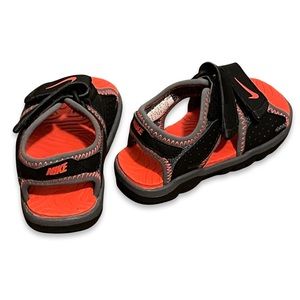 nwot NIKE || Athletic Sandals | Black Red || Toddler Boys Girls Unisex size 4c